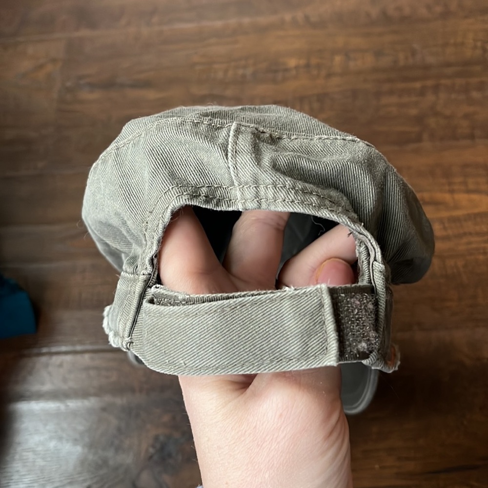 Alternative hat - Picture 3 of 6